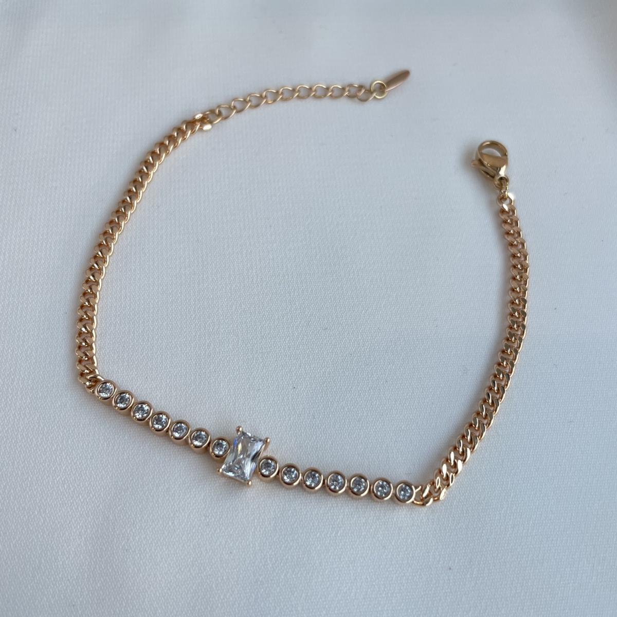 Resim BAGET TAŞLI BURGU ZİNCİR GOLD KADIN BİLEKLİK